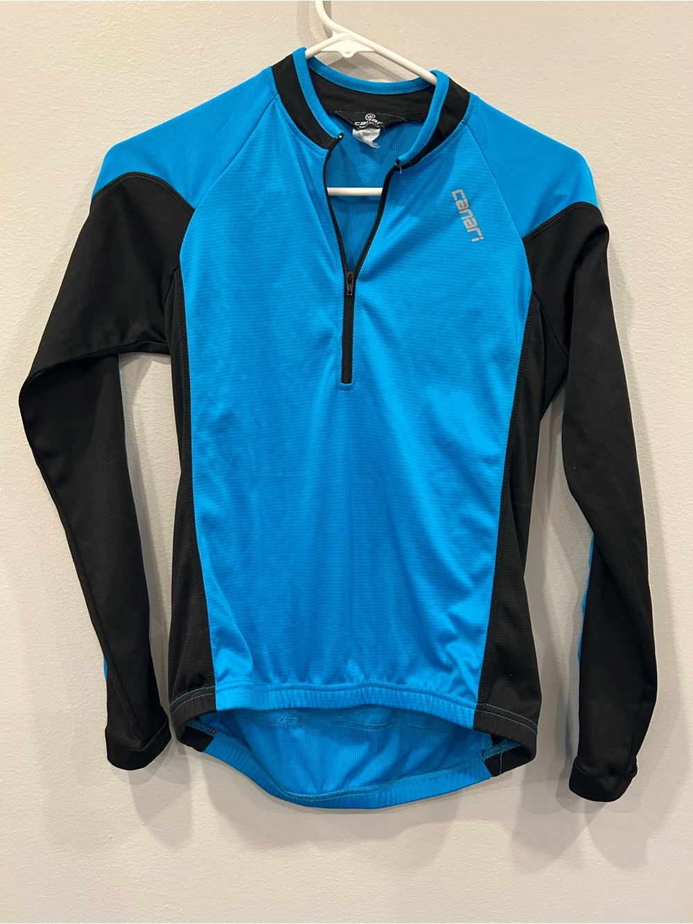 Women’s canari bicycling jersey
